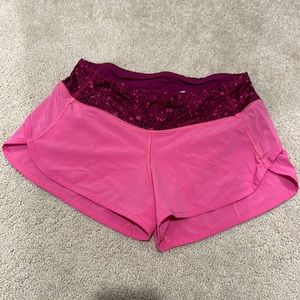 Lululemon speed up 2.5 hot pink short